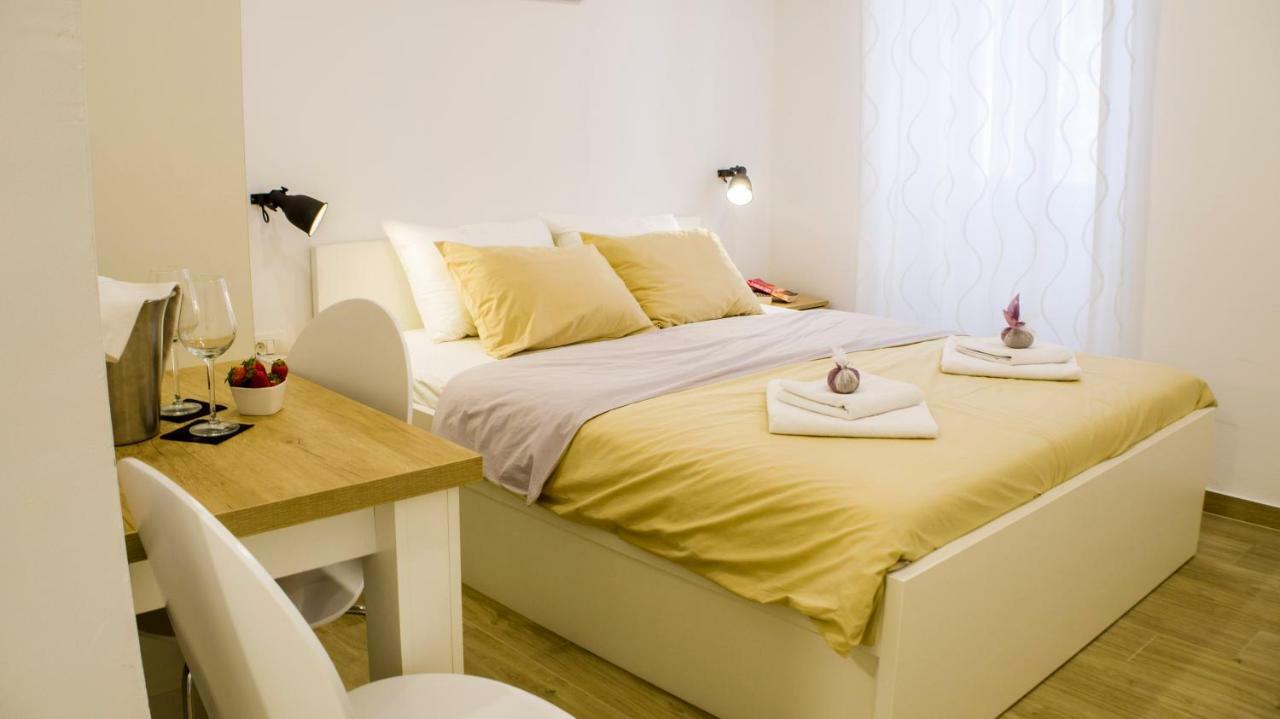The Little Gem Bed and Breakfast Komiža Εξωτερικό φωτογραφία